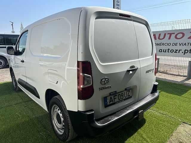 Usado Toyota Proace 102 HP (75 kW) 2021 Branco Monovolume