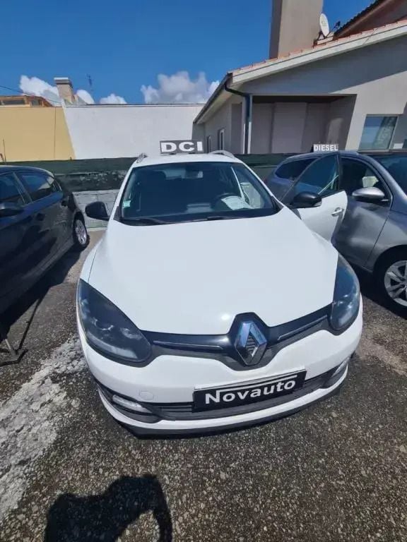 Branco Usado 2015 Renault Mégane III LIMITED | € 10.950 (Preço justo) - Imagem 1/4