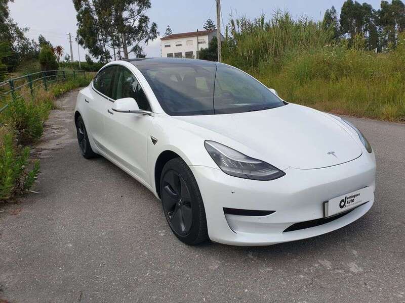 Branco Usado 2019 Tesla Model 3 Sedan | € 20.500 (Preço justo) - Imagem 1/4