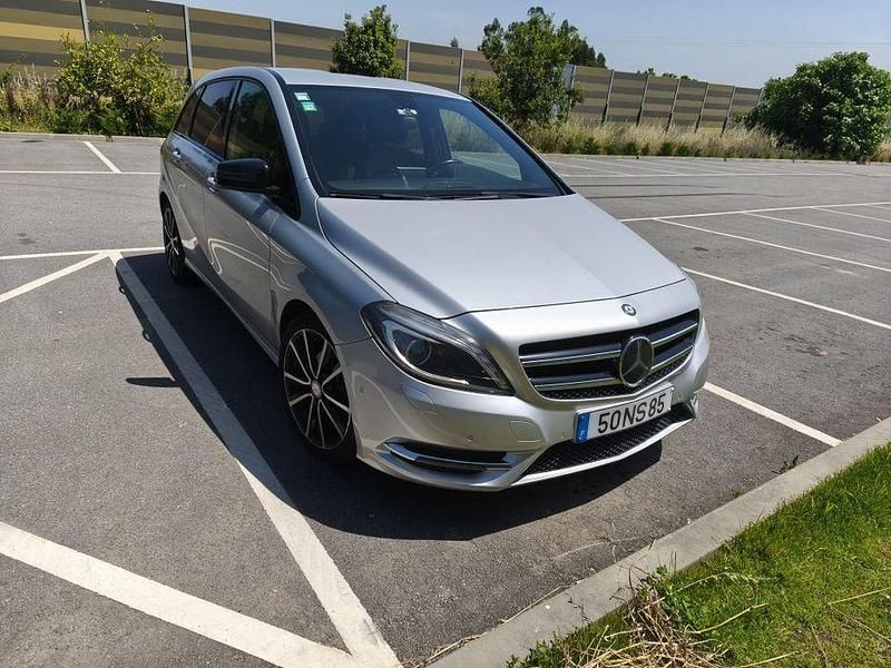 Usado 2013 Mercedes B200 Monovolume | € 13.000 - Imagem 1/4