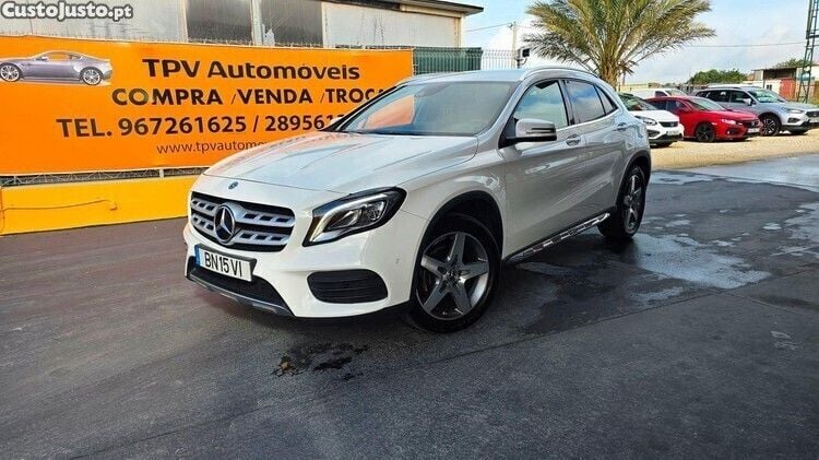 Branco Usado 2019 Mercedes GLA200 AMG line SUV | € 31.950 - Imagem 1/1