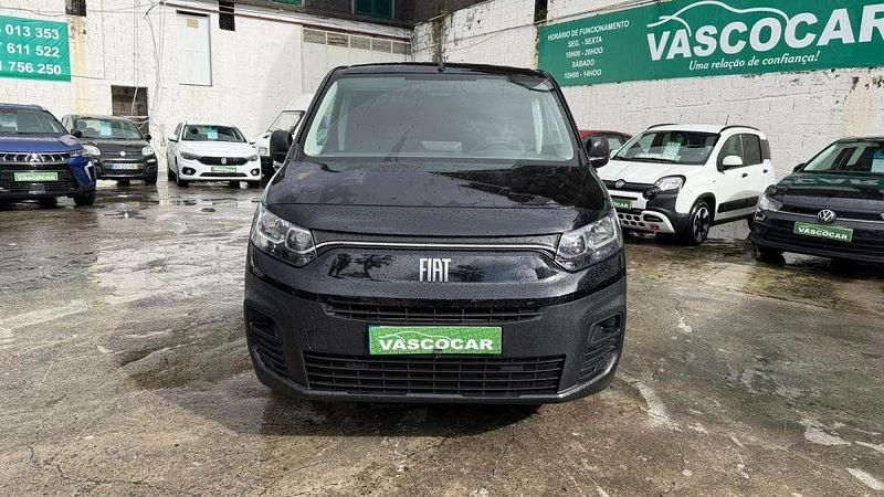 Usado Fiat Doblò 105 HP (77 kW) 2024 Preto Monovolume