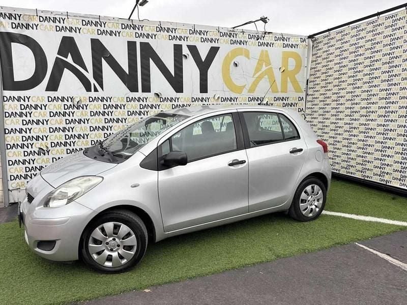 Cinzento Usado 2009 Toyota Yaris | € 6.500 (Preço justo) - Imagem 1/4