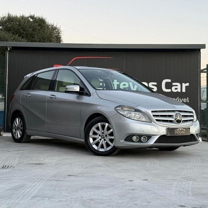 Cinza Usado 2012 Mercedes A180 Carrinha | € 10.950 - Imagem 1/4