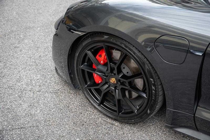 Usado Porsche Taycan 439 kW (598 HP) 2023 Cinzento Carrinha