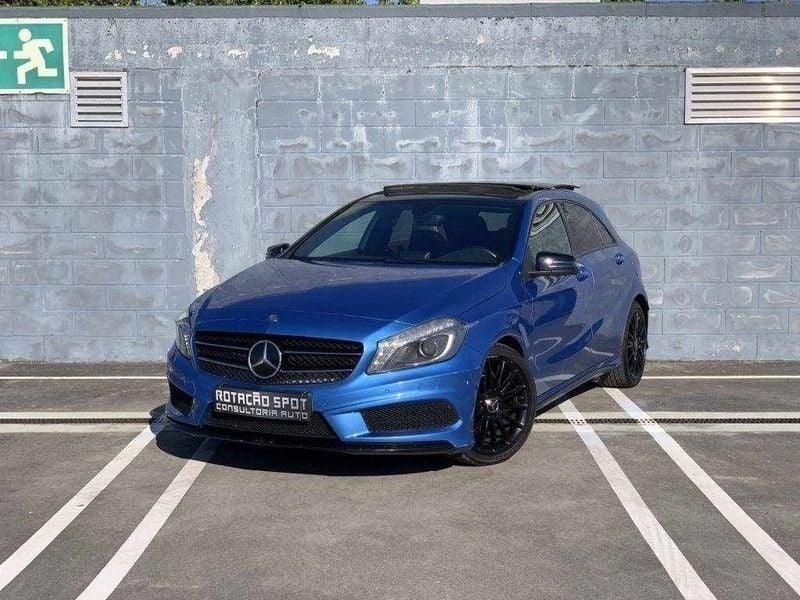 Azul Usado 2013 Mercedes A180 AMG line | € 17.490 (Preço justo) - Imagem 1/4