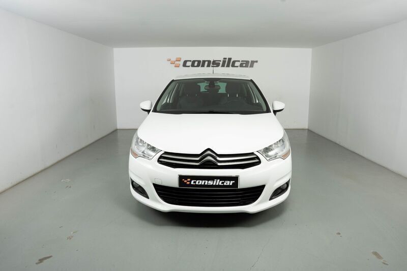 Branco Usado 2014 Citroën C4 Citadino | € 11.780 (Preço justo) - Imagem 1/4