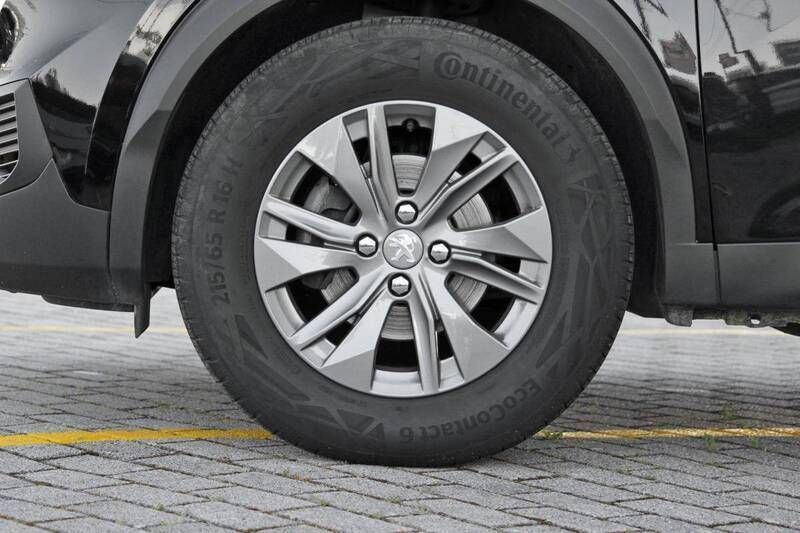 Usado Peugeot 2008 GT 130 HP (95 kW) 2023 Preto SUV