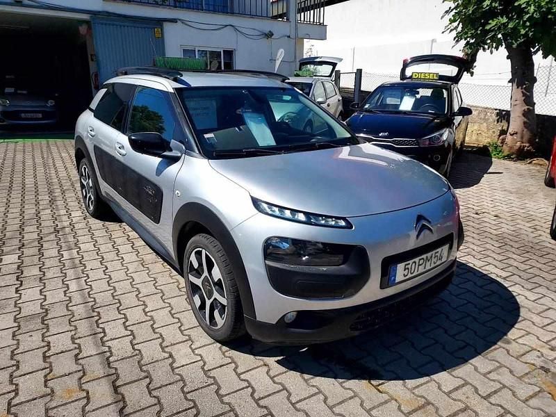 Cinzento Usado 2015 Citroën C4 Cactus PureTech Citadino | € 8.990 (Preço justo) - Imagem 1/4