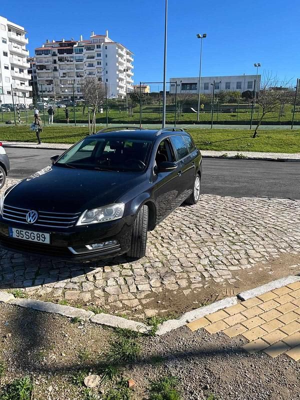 Usado VW Passat 105 HP (77 kW) 2011 Preto Carrinha