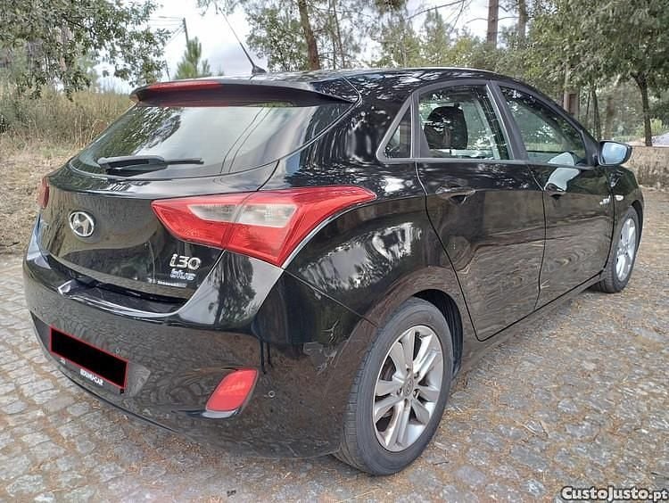 Preto Usado 2013 Hyundai i30 Comfort Citadino | € 7.250 - Imagem 1/1