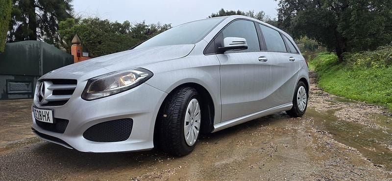 Usado Mercedes B180 Style 109 HP (80 kW) 2016 Cinza Monovolume