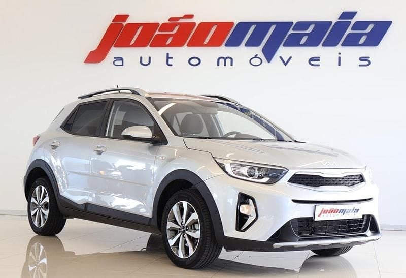 Cinza Usado 2024 Kia Stonic SUV | € 17.400 (Preço justo) - Imagem 1/4