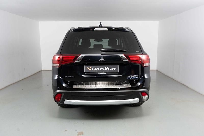 Usado Mitsubishi Outlander Intense 203 HP (149 kW) 2016 Preto SUV