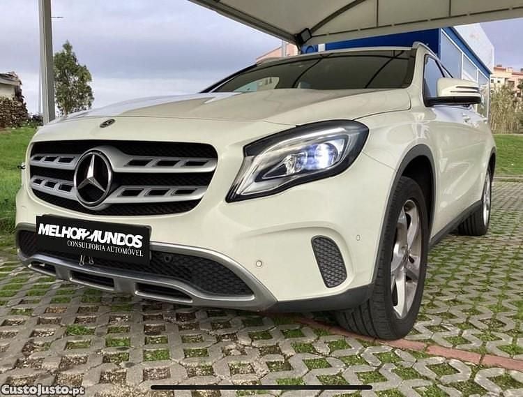 Usado Mercedes GLA180 Urban 109 HP (80 kW) 2017 Branco SUV