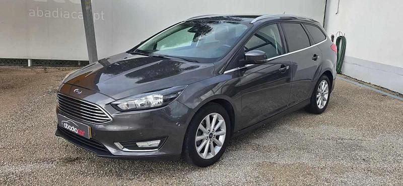 Usado Ford Focus 120 HP (88 kW) 2018 Cinzento Carrinha