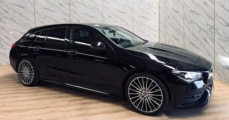 Preto Usado 2023 Mercedes CLA220 AMG line Sedan | € 47.900 - Imagem 1/4