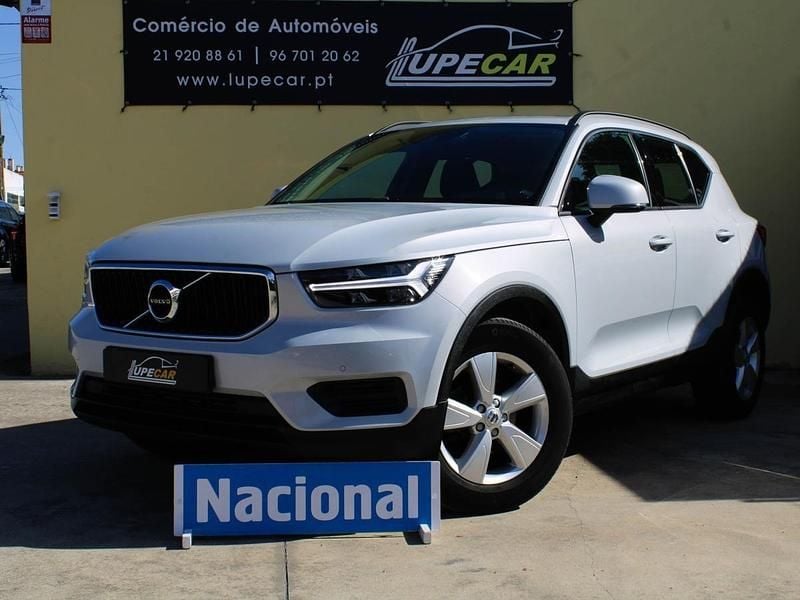 Cinza Usado 2022 Volvo XC40 Momentum SUV | € 28.950 (Preço justo) - Imagem 1/4