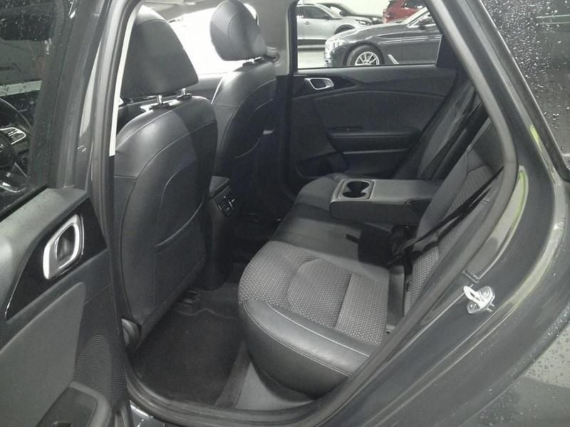 Usado Kia Ceed Sportswagon 136 HP (100 kW) 2021 Cinzento Carrinha