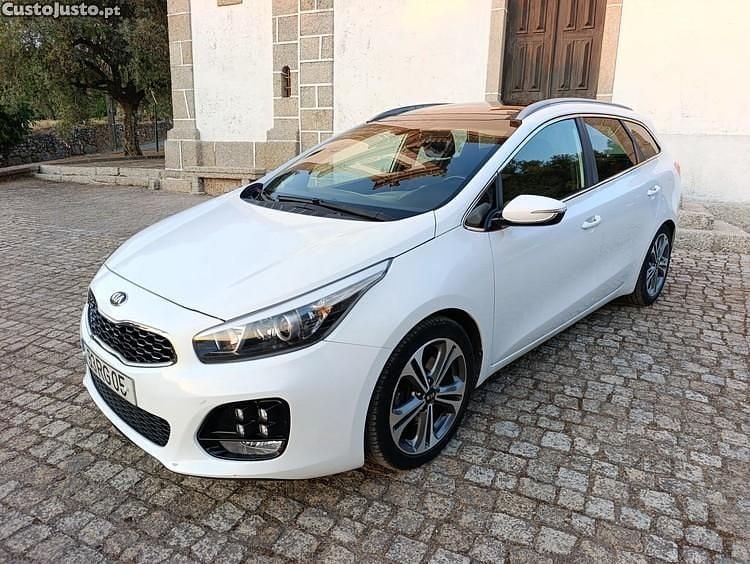 Branco Usado 2016 Kia Ceed GT GT-Line Carrinha | € 12.500 (Preço justo) - Imagem 1/1