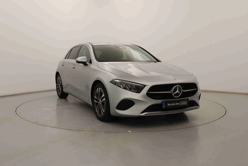 Prateado Novo 2025 Mercedes A200 Citadino | € 39.990 (Preço justo) - Imagem 1/4