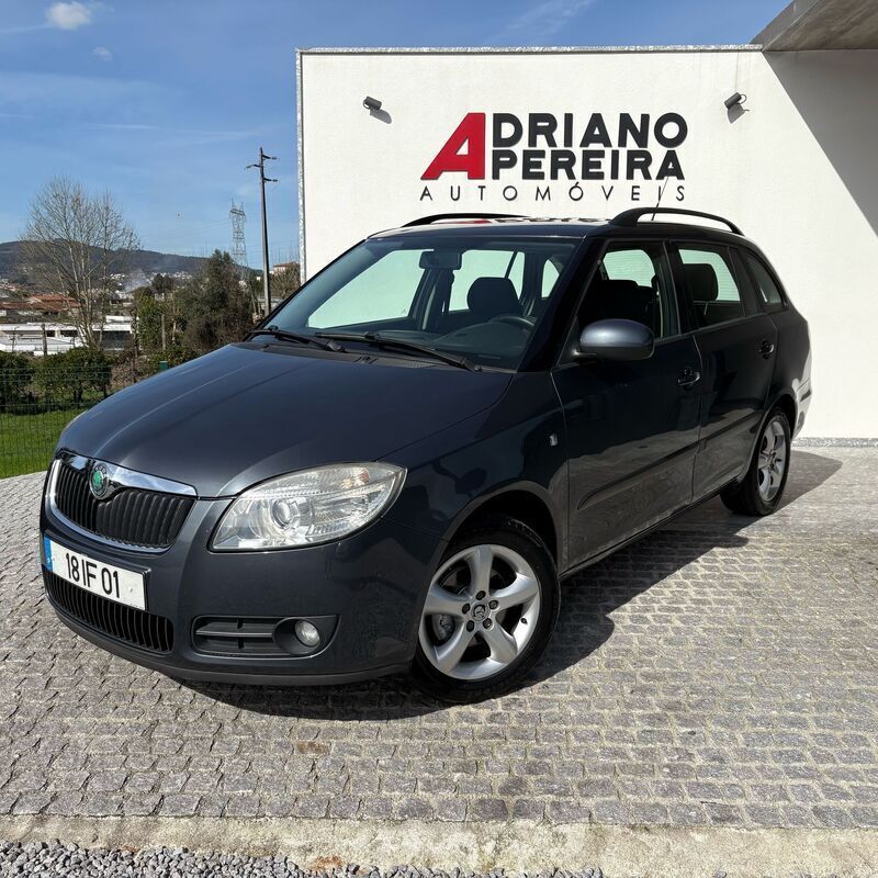 Cinza Usado 2009 Skoda Fabia Elegance Carrinha | € 5.990 (Preço justo) - Imagem 1/4