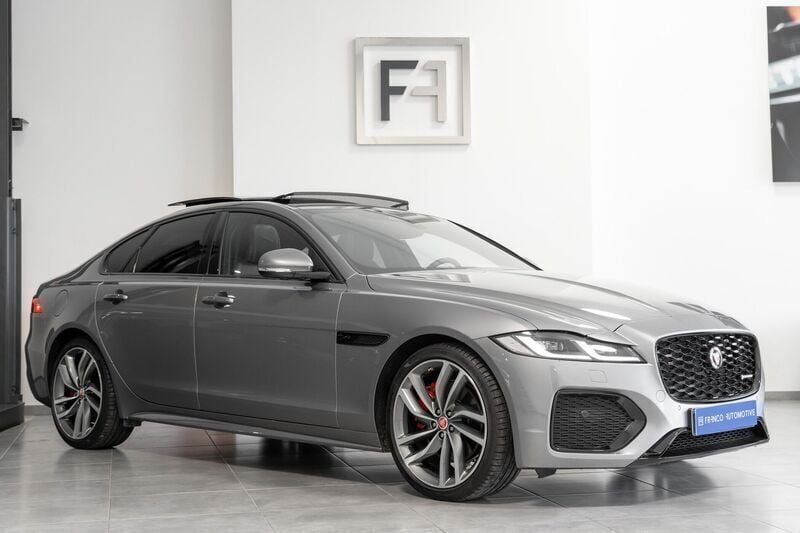 Cinzento Usado 2022 Jaguar XF R-Dynamic Sedan | € 38.800 - Imagem 1/4