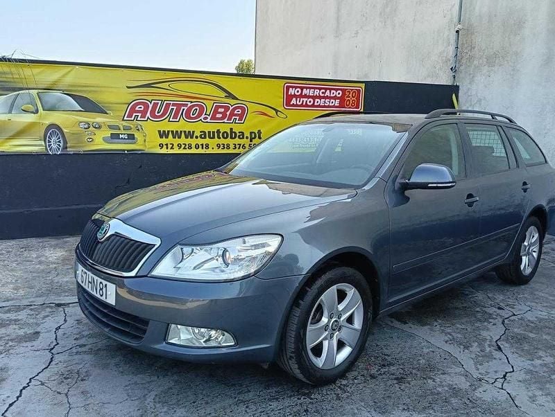 Cinza Usado 2009 Skoda Octavia SportLine Carrinha | € 8.650 (Preço justo) - Imagem 1/4
