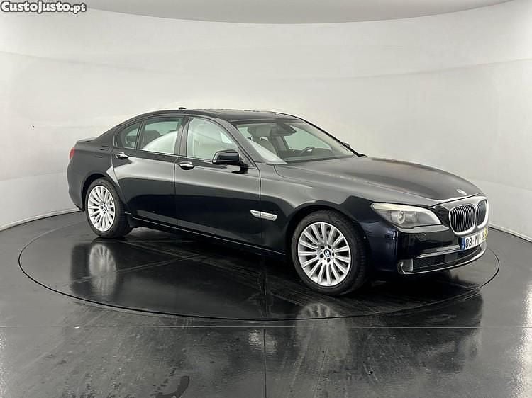 Preto Usado 2011 BMW 730 Sedan | € 12.000 - Imagem 1/1