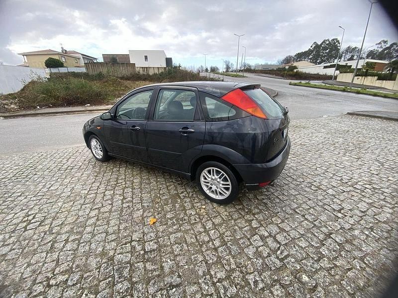 Usado 2001 Ford Focus Sedan | € 1.599 (Preço justo) - Imagem 1/4