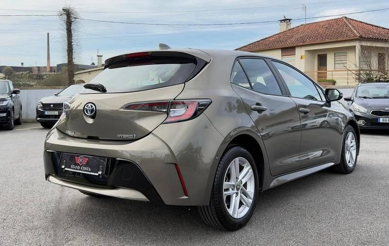 Usado Toyota Corolla Comfort 122 HP (89 kW) 2021 Cinza Sedan