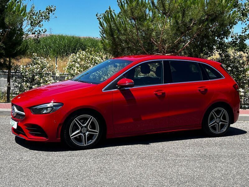 Vermelho Usado 2019 Mercedes B180 AMG line Monovolume | € 23.480 (Super Preço) - Imagem 1/4