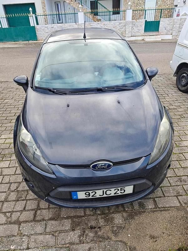 Usado Ford Fiesta 68 HP (50 kW) 2010 Cinzento Citadino