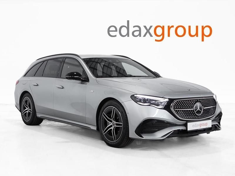 Cinza Novo 2025 Mercedes E300 Carrinha | € 62.990 - Imagem 1/4