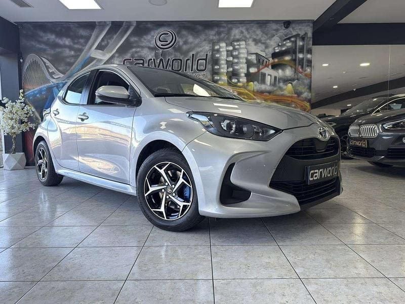 Cinzento Usado 2022 Toyota Yaris | € 17.499 (Preço justo) - Imagem 1/4