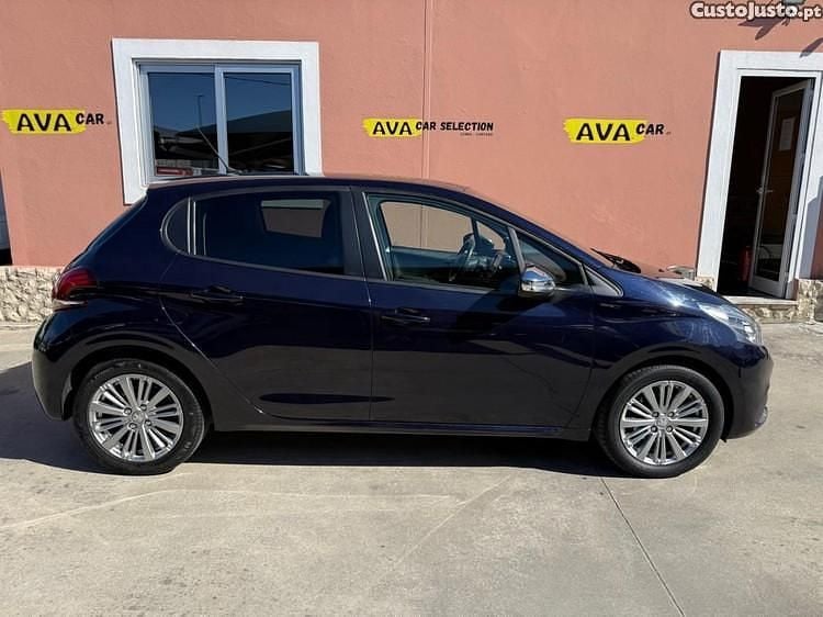 Branco Usado 2019 Peugeot 208 Citadino | € 10.990 (Bom preço) - Imagem 1/1