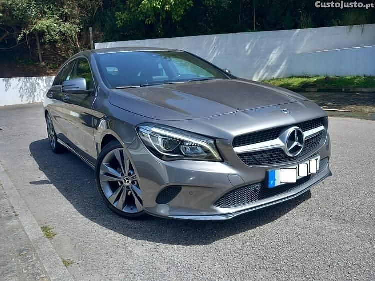 Cinza Usado 2018 Mercedes CLA180 Shooting Brake Urban Carrinha | € 18.990 (Bom preço) - Imagem 1/1