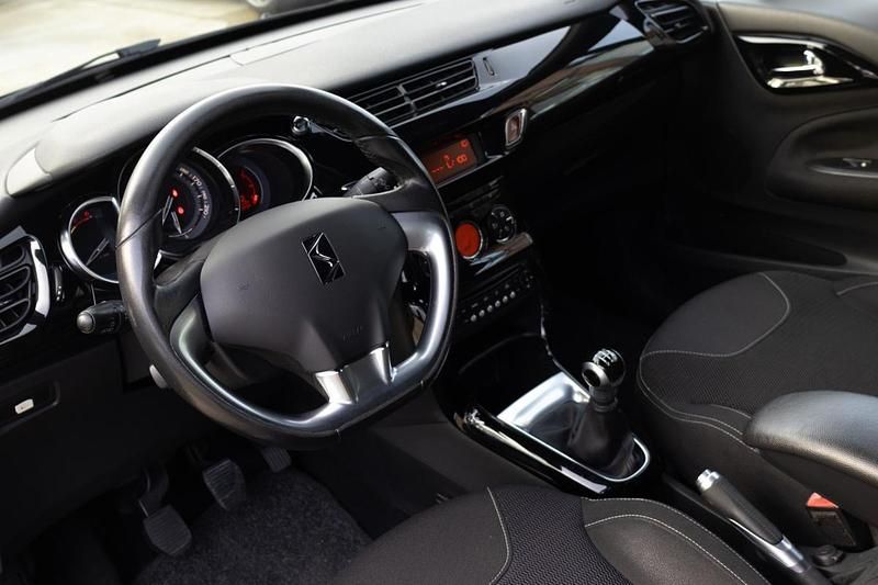 Usado Citroën DS3 100 HP (73 kW) 2010 Preto Citadino