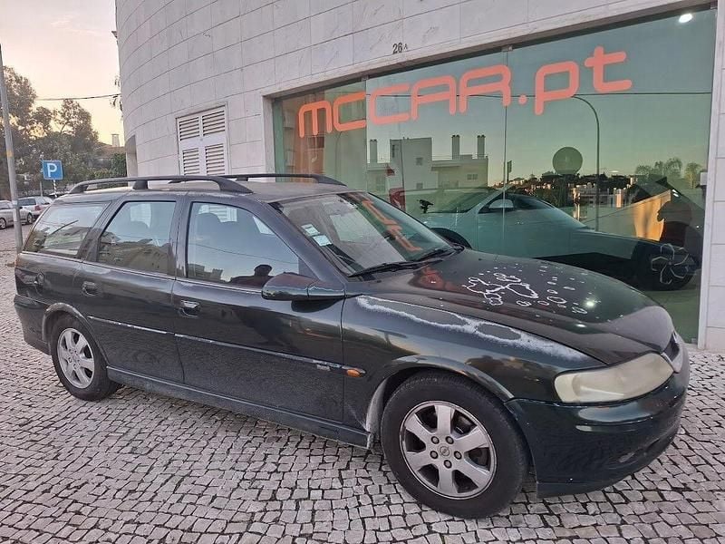 Verde Usado 2001 Opel Vectra Comfort Sedan | € 500 - Imagem 1/4
