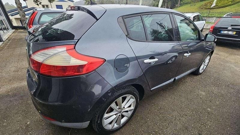 Usado Renault Mégane III 110 HP (80 kW) 2011 Cinzento