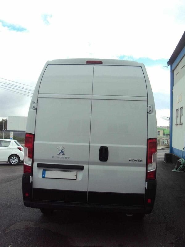 Usado Peugeot Boxer 165 HP (121 kW) 2023 Branco Van