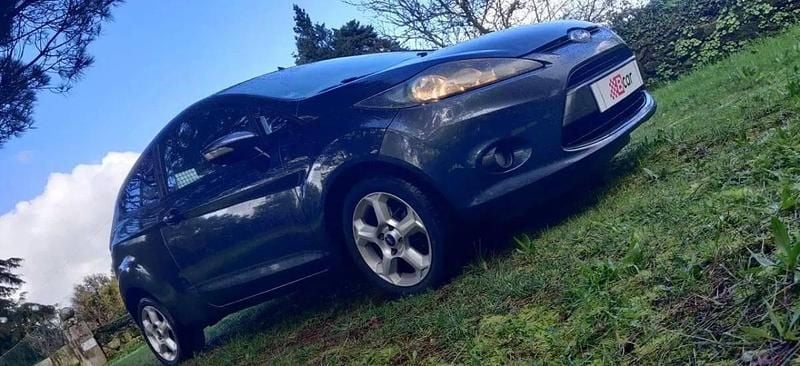 Usado Ford Fiesta 68 HP (50 kW) 2010 Cinza antracite Citadino