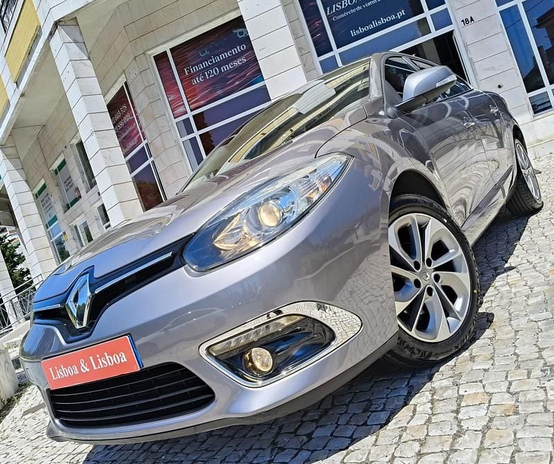 Cinzento Usado 2016 Renault Fluence Sedan | € 10.980 - Imagem 1/4