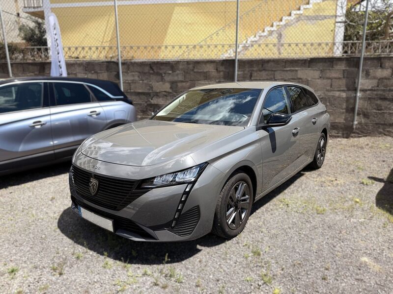 Cinza Usado 2024 Peugeot 308 Active | € 24.900 (Preço justo) - Imagem 1/4