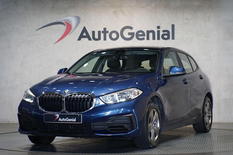 Azul Usado 2022 BMW 116 Advantage Citadino | € 22.990 - Imagem 1/4