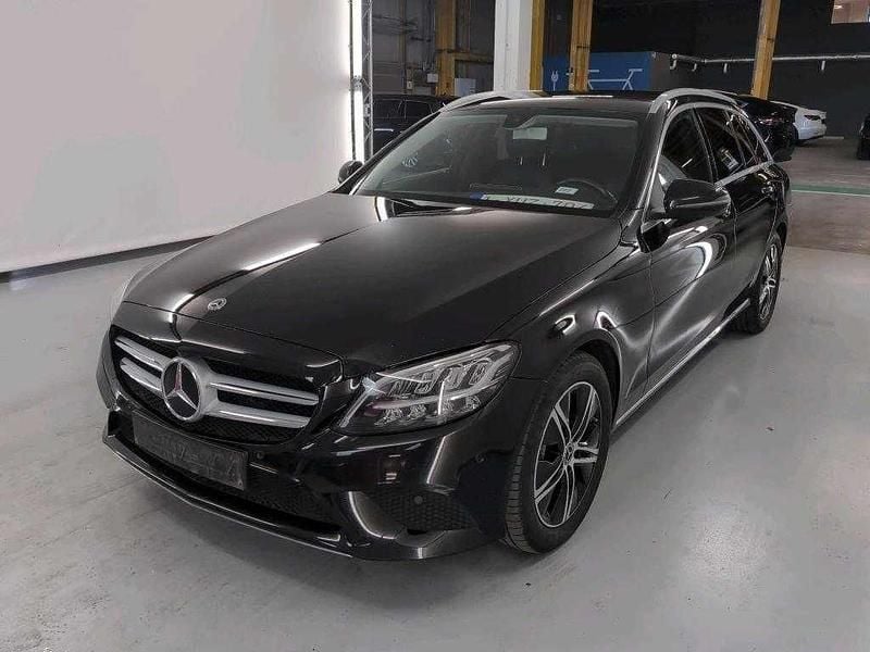 Usado Mercedes C180 122 HP (89 kW) 2020 Preto
