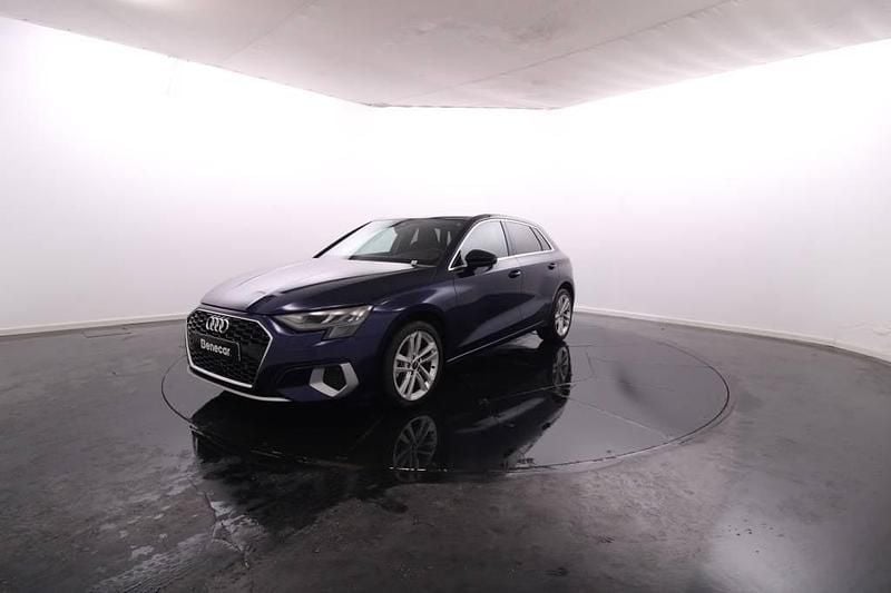 Azul Usado 2024 Audi A3 Sportback e-tron Advanced Citadino | € 30.450 (Preço justo) - Imagem 1/4