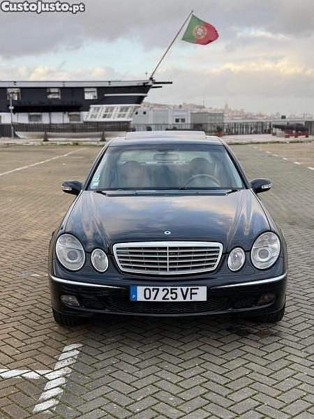 Usado Mercedes E220 Elegance 150 HP (110 kW) 2003 Azul Sedan