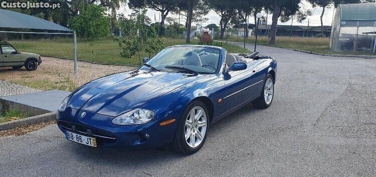 Azul Usado 1997 Jaguar XK8 Cabrios | € 29.800 - Imagem 1/1
