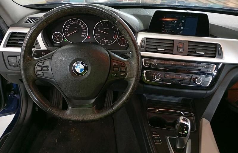 Usado BMW 318 150 HP (110 kW) 2017 Azul Carrinha